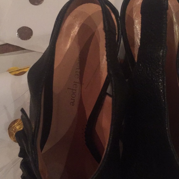 Shoes - Picture 4 of 8